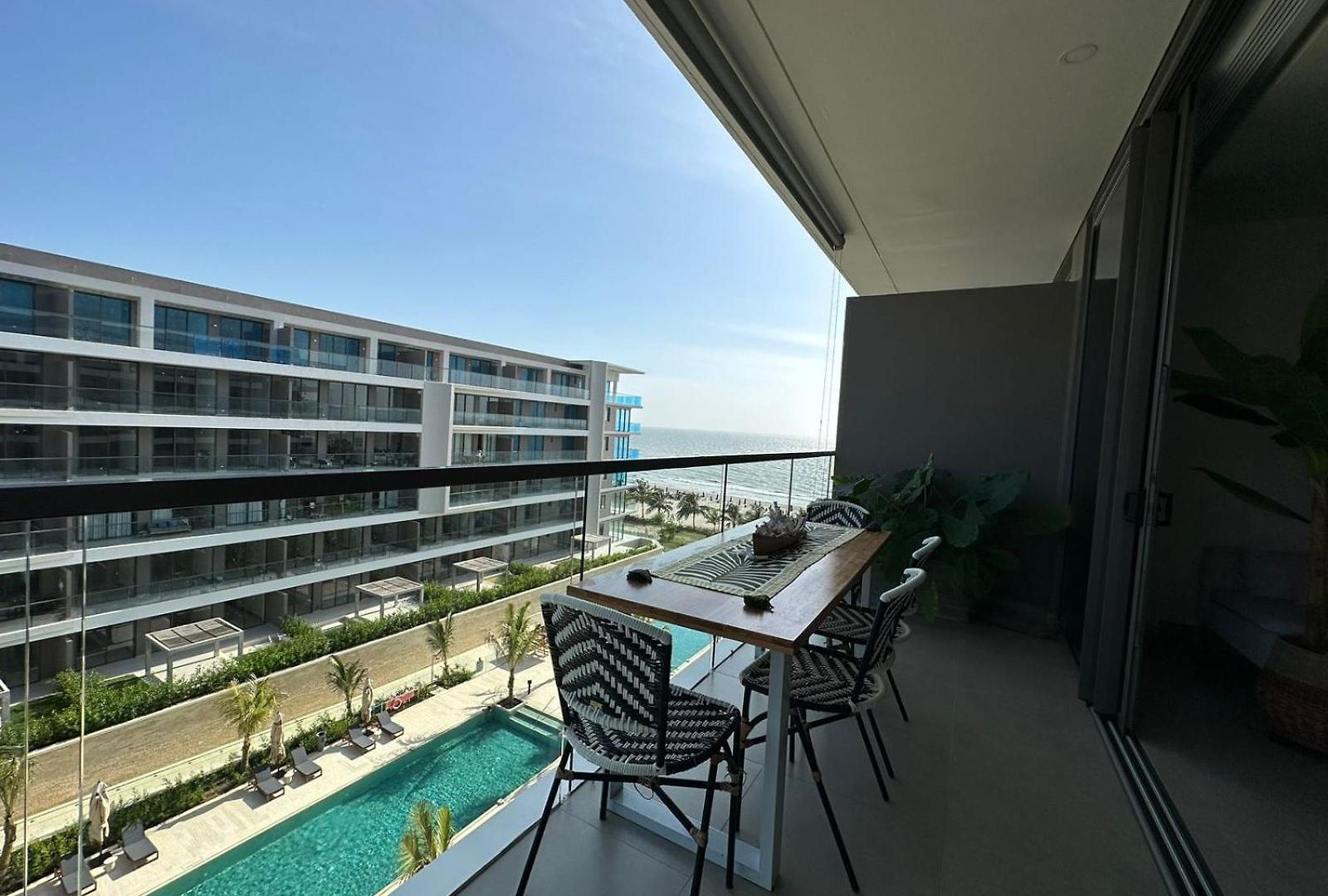 Apartamento En Frente Al Mar Con piscina