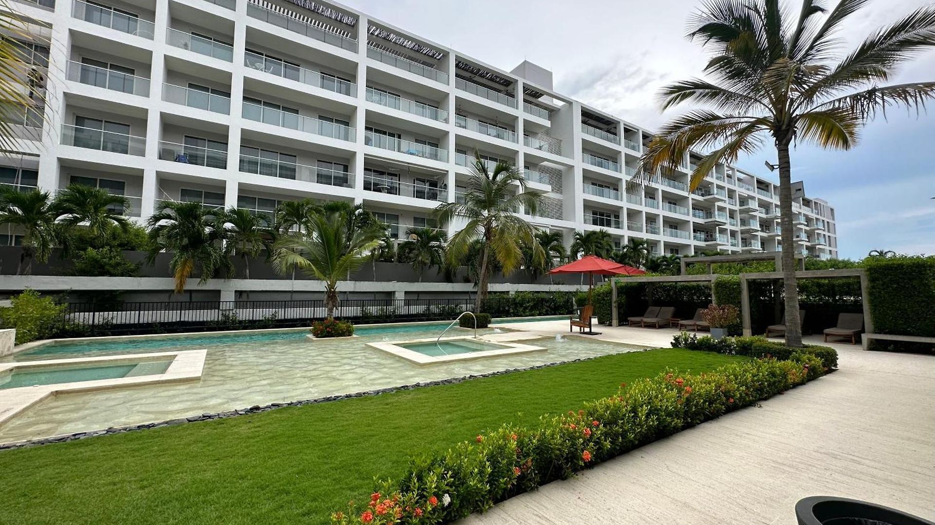 Apartamento En Frente Al Mar Con piscina *
