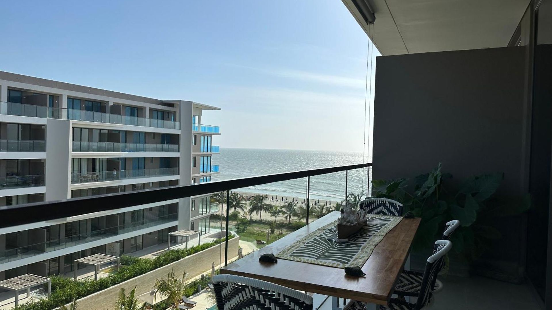 Apartamento En Frente Al Mar Con piscina