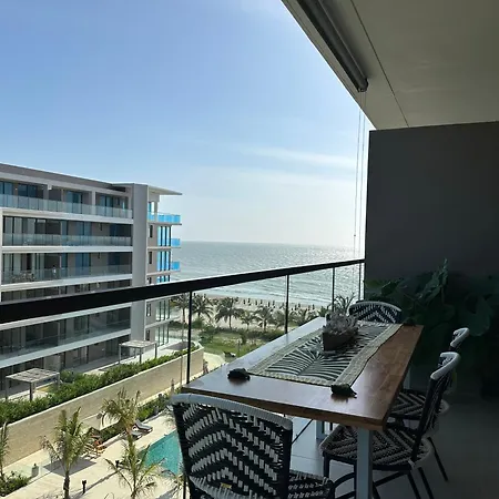 Apartamento En Frente Al Mar Con piscina